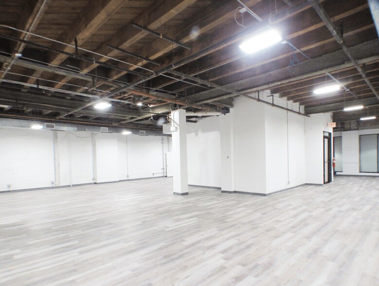 More Photos Of 160 E Grand Ave, Chicago Office For Lease
