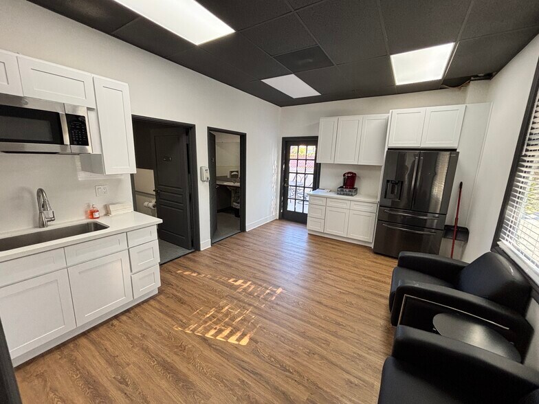 More Photos Of 200 E Chapman Ave, Orange Storefront Retail Office For Lease
