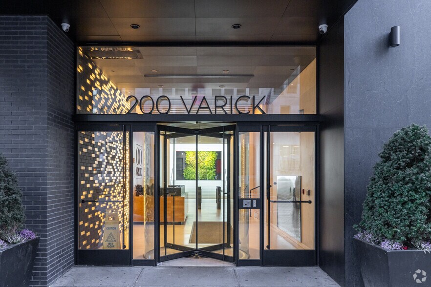 More Photos Of 200 Varick St, New York Office For Lease