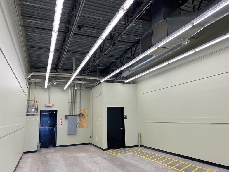 More Photos Of 206 Wilmar Ave, Grand Island General Retail For Lease