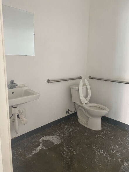 More Photos Of 421 W Broadway, Long Beach Multifamily For Sale