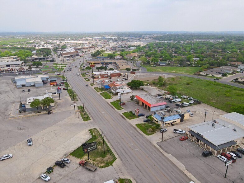 More Photos Of 11318 Perrin Beitel Rd, San Antonio Restaurant For Sale