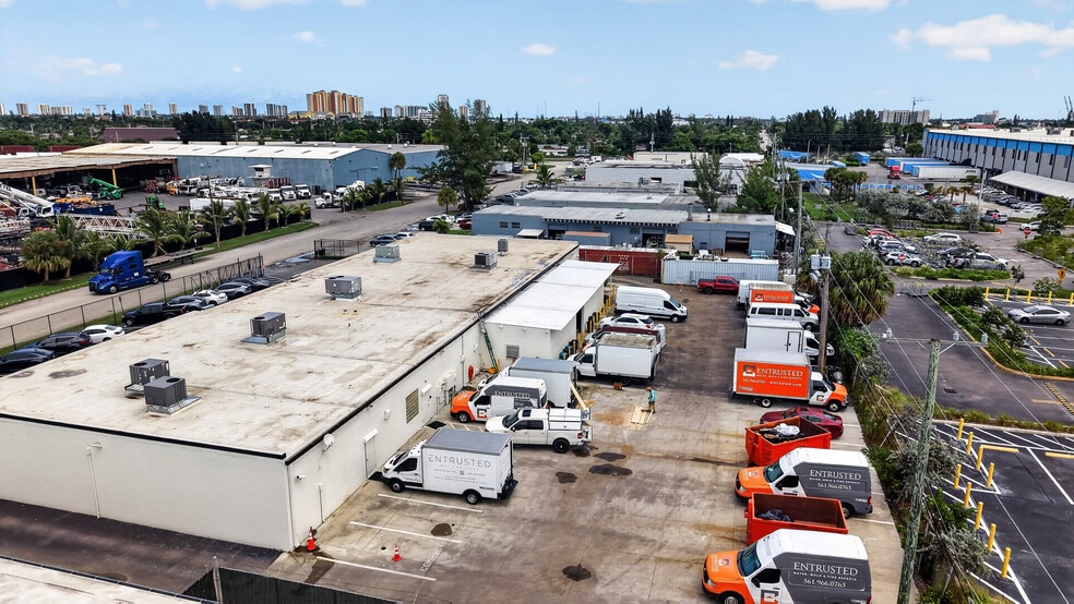 More Photos Of 945 W 15th St, Riviera Beach Warehouse For Sale
