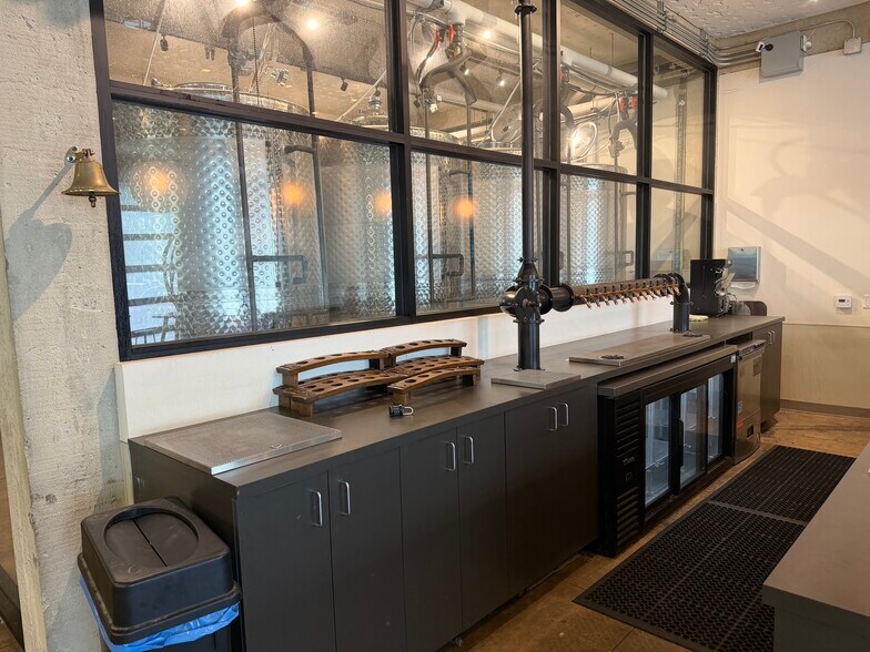 More Photos Of 700 E Broadway, Long Beach Restaurant For Lease