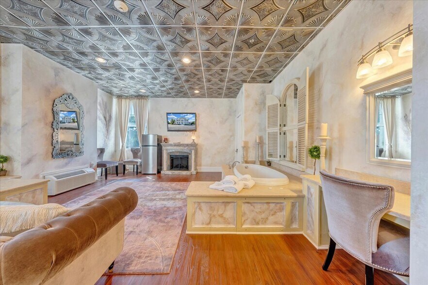 More Photos Of 812 E Main St, Bedford Lodge Meeting Hall For Sale