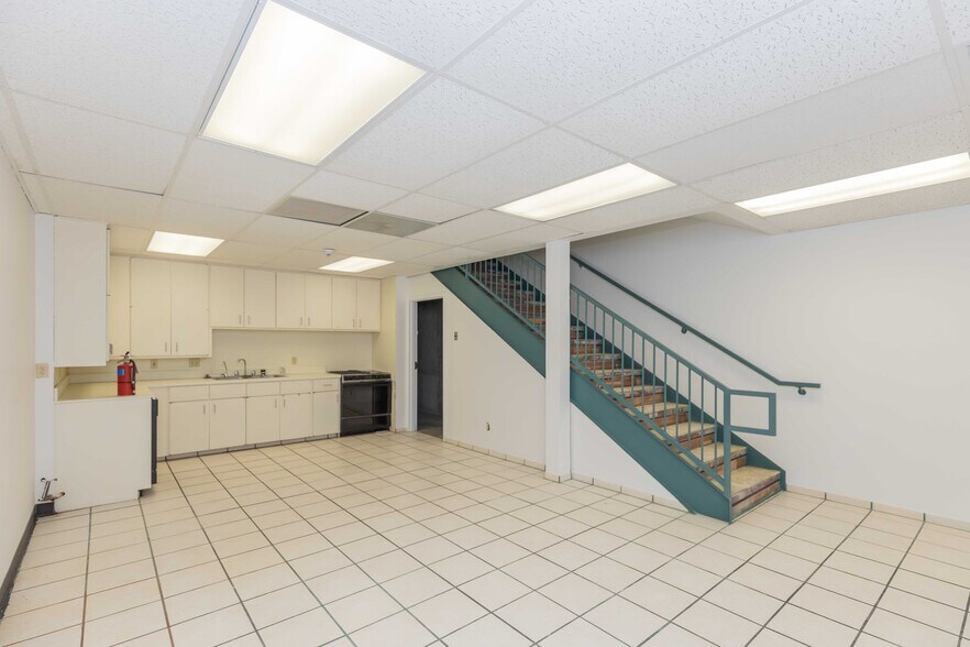 More Photos Of 7308 Fleming Ave, Amarillo Medical For Lease