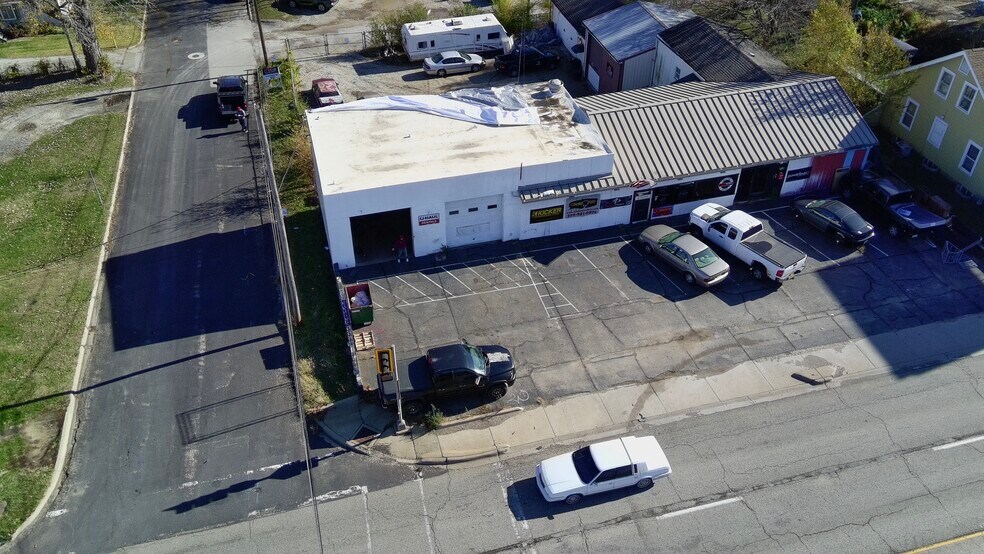 More Photos Of 600 S McKinley St, Bartonville Light Distribution For Sale