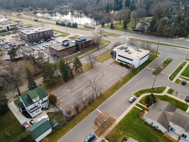 More Photos Of 44060 Woodward Ave, Bloomfield Hills Medical For Lease