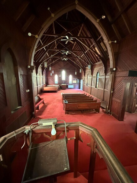 More Photos Of 18-20 E Pleasant St, Avon Park Religious Facility For Lease