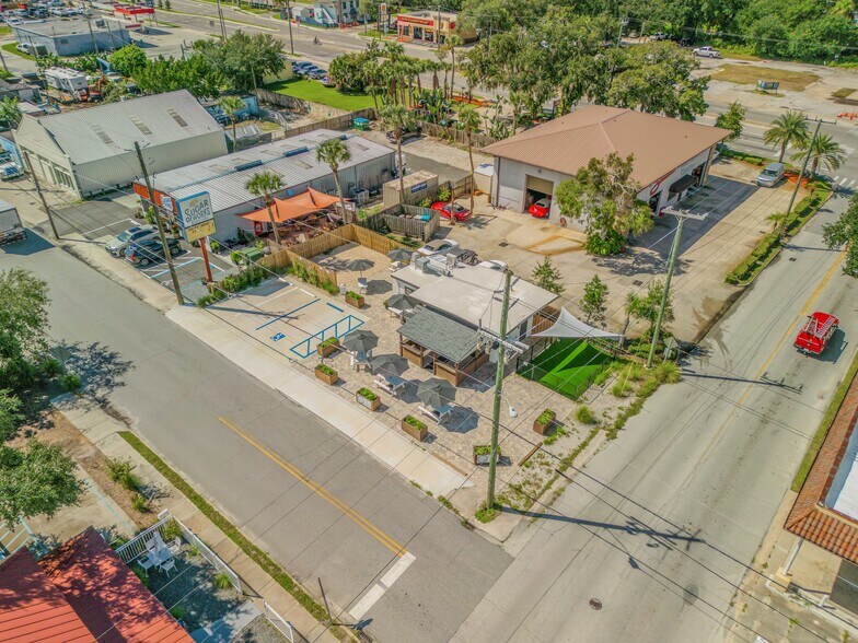 More Photos Of 218 N Orange St, New Smyrna Beach Freestanding For Sale