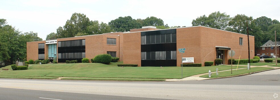 More Photos Of 1548-1556 Poplar Ave, Memphis Office For Lease