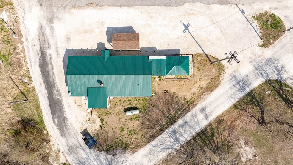 More Photos Of 20861 IL-100, Fieldon Specialty For Sale