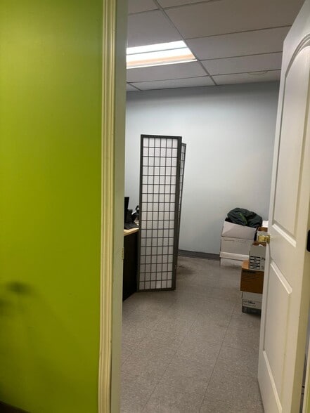 More Photos Of 3211-3235 17 Av SE, Calgary General Retail For Lease