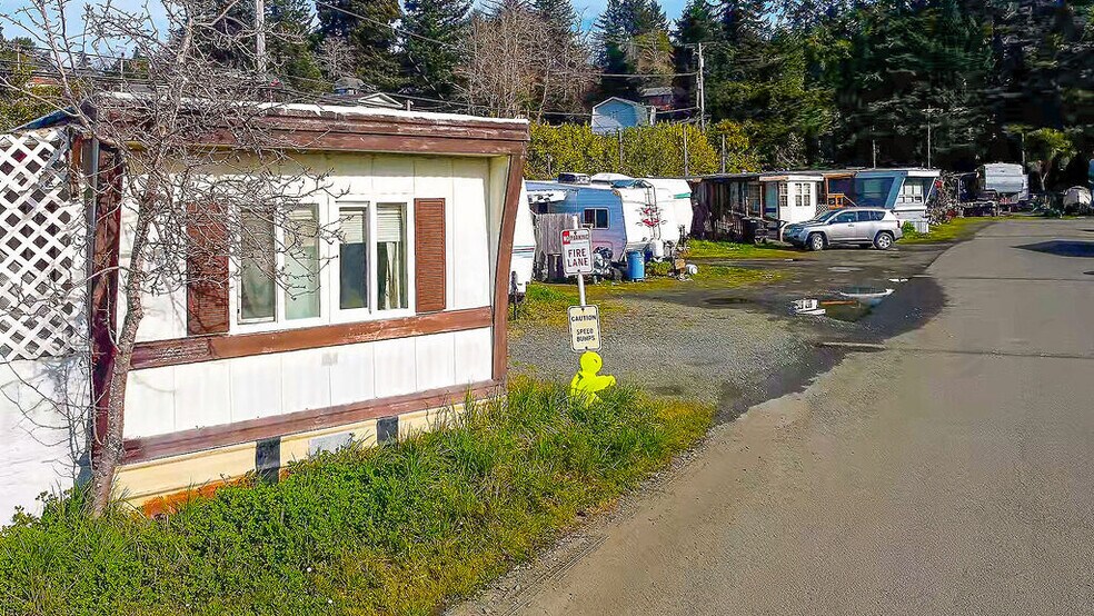 More Photos Of 718 F St, Coos Bay Manufactured Housing Mobile Home Park For Sale