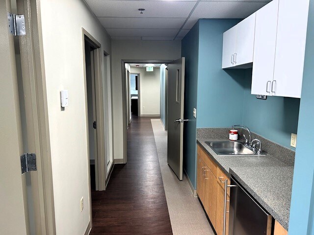 More Photos Of 8114 Sandpiper Cir, Nottingham Medical For Lease