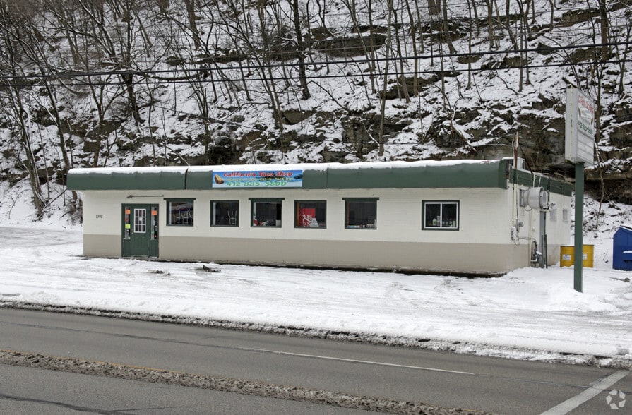 Primary Photo Of 2760 Clairton Blvd, Pittsburgh Restaurant For Lease