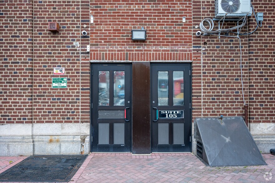 More Photos Of 20 S West St, Mount Vernon Office Residential For Sale