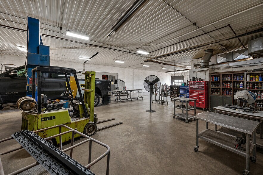 More Photos Of 2025 N Lapeer Rd, Lapeer Warehouse For Lease