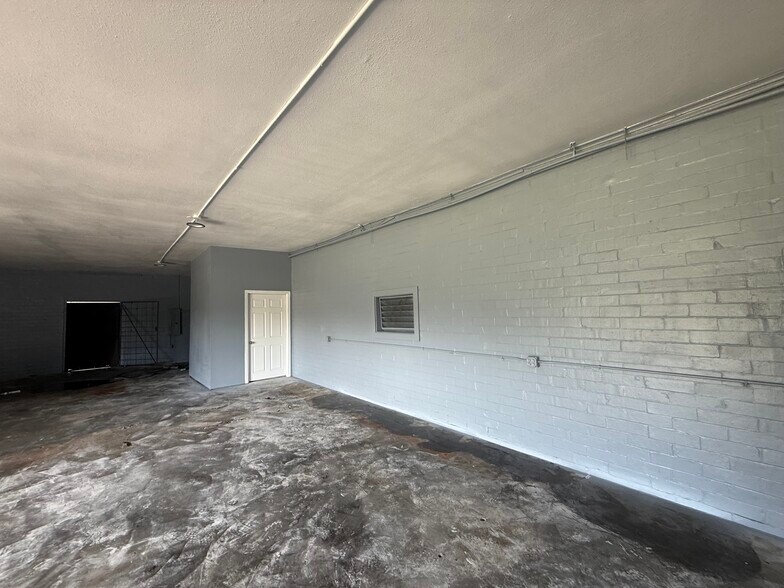 More Photos Of 1305 Lacey Dr, Baytown Contractor Storage Yard For Lease