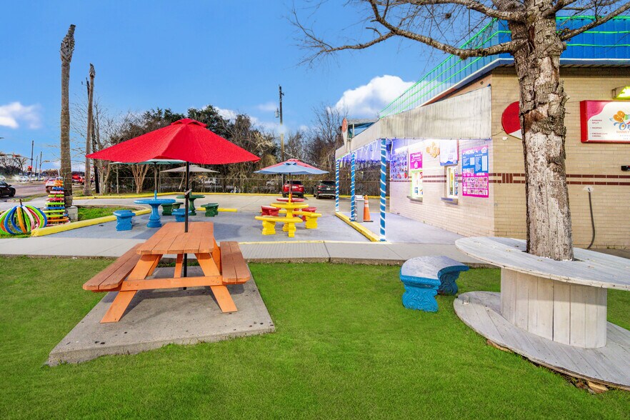 Primary Photo Of 2627 Allen Genoa Rd, Pasadena Carwash For Sale