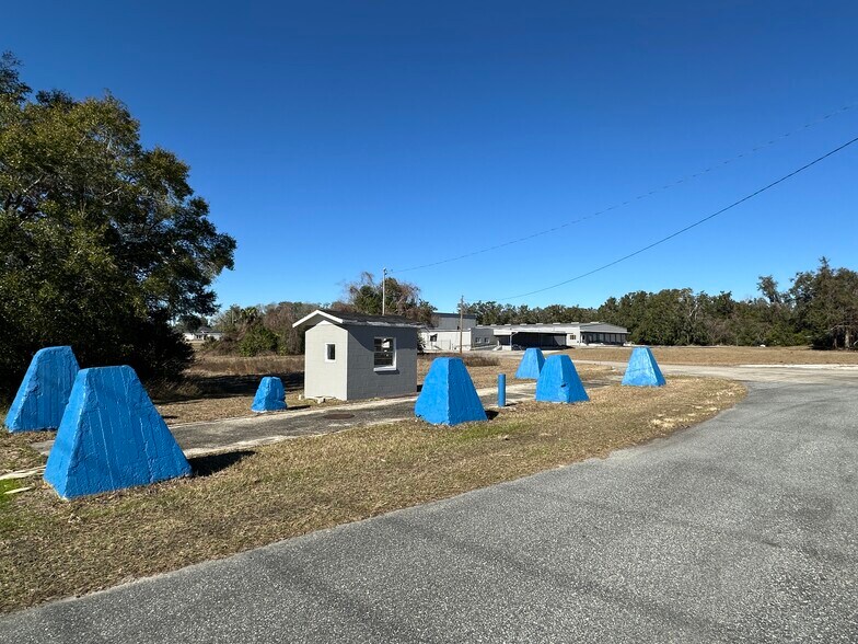 More Photos Of 12 NW 5th Pl, Williston Manufacturing For Lease