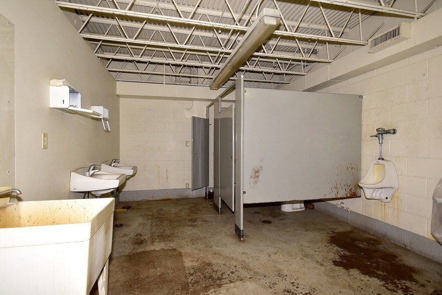 More Photos Of 420 Woodruff Rd, Joliet Warehouse For Lease