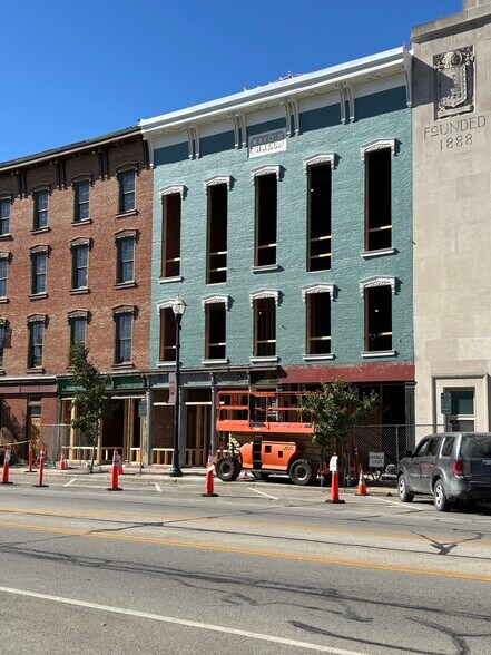 More Photos Of 12 S Market St, Troy Storefront Retail Office For Lease