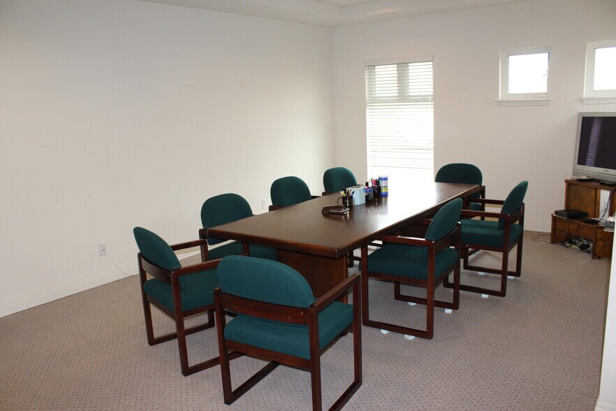 More Photos Of 12021 Pennsylvania St, Thornton Office Residential For Lease