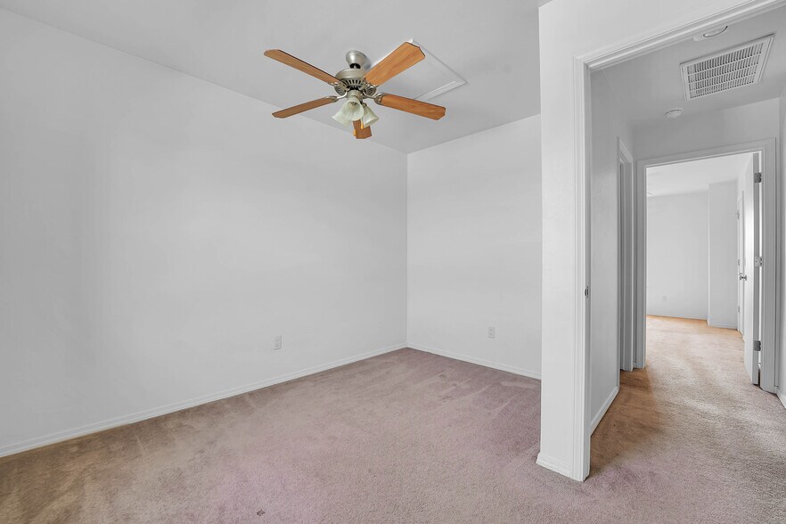 More Photos Of 1501 Wade St, Sayre Apartments For Sale