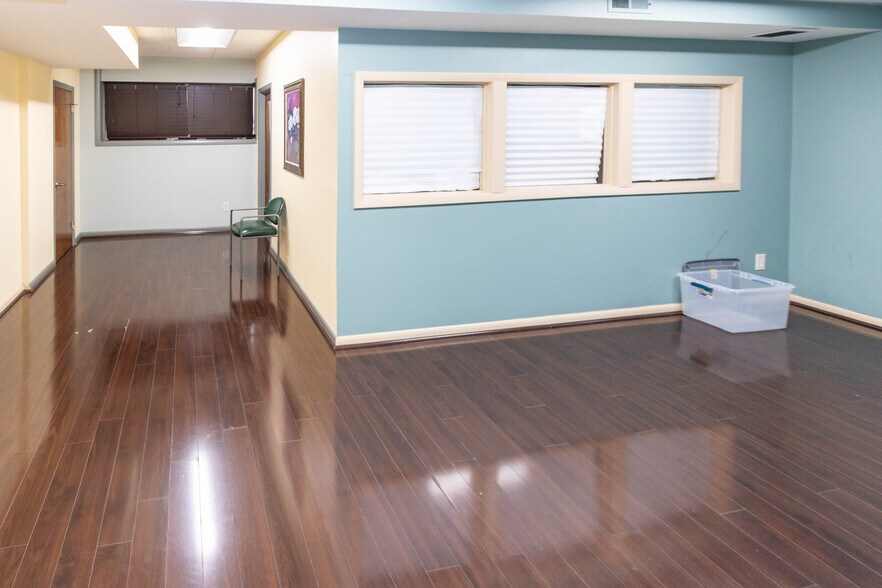 More Photos Of 3809 Clarks Ln, Baltimore Apartments For Sale