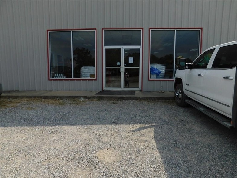 More Photos Of 1301 W Sam Rayburn Dr, Bonham Freestanding For Sale