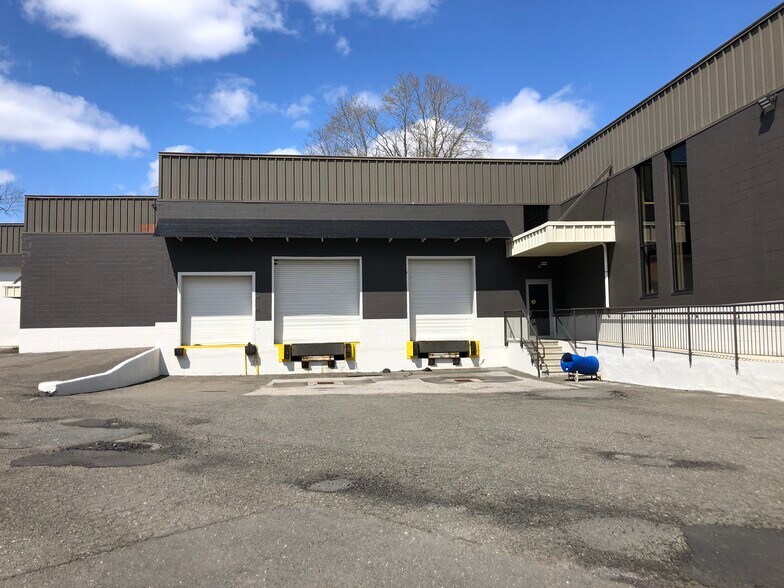 More Photos Of 60 Shelter Rock Rd, Danbury Warehouse For Lease