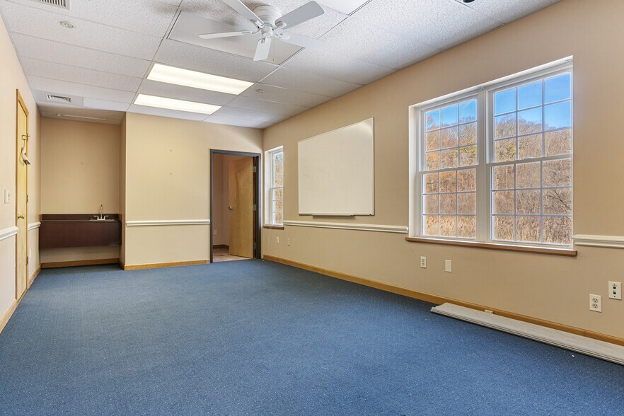 More Photos Of 128 Litchfield Rd, New Milford Medical For Sale