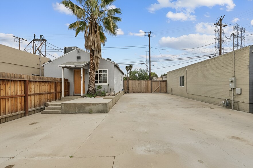 More Photos Of 4204 W Burbank Blvd, Burbank General Retail For Sale