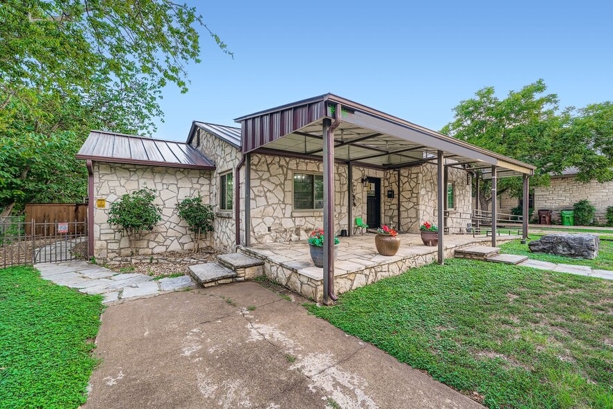 More Photos Of 405 W Main St, Round Rock Daycare Center For Lease