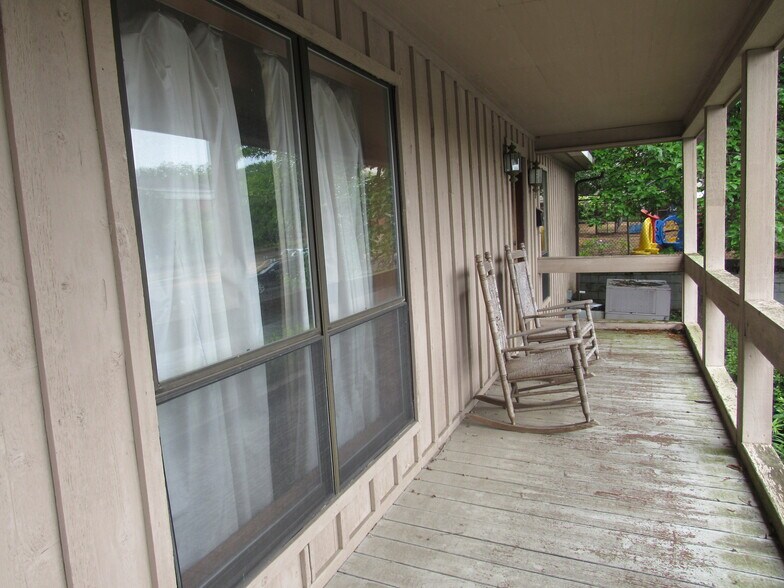 More Photos Of 219 8th St N, Columbus Office Residential For Lease