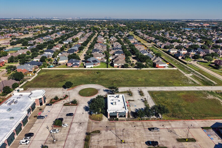 More Photos Of 9121 Broadway St, Pearland General Retail For Lease