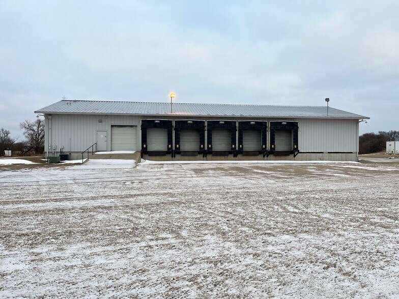 More Photos Of 4493 US-12, Willmar Truck Terminal For Lease