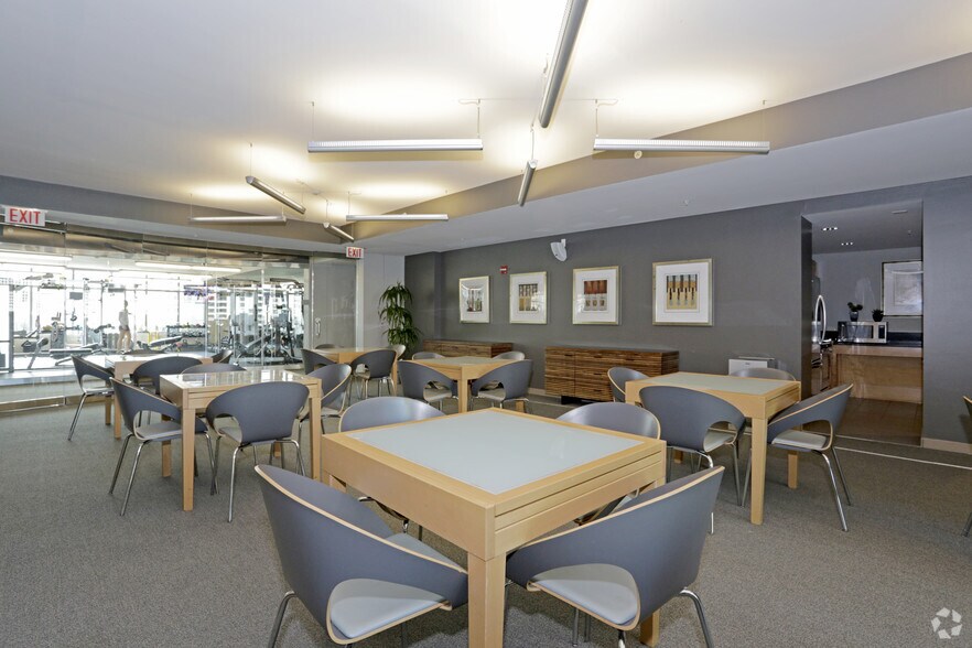More Photos Of 555 W Kinzie St, Chicago Apartments For Lease