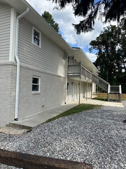 More Photos Of 125 Jones St, Blue Ridge Apartments For Sale