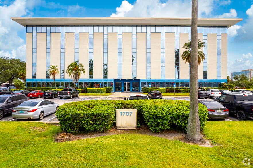 More Photos Of 1707 Orlando Central Pky, Orlando Office For Lease
