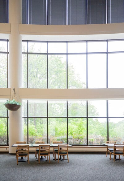 More Photos Of 1 Oak Ridge Dr, Chaska Hotel For Lease