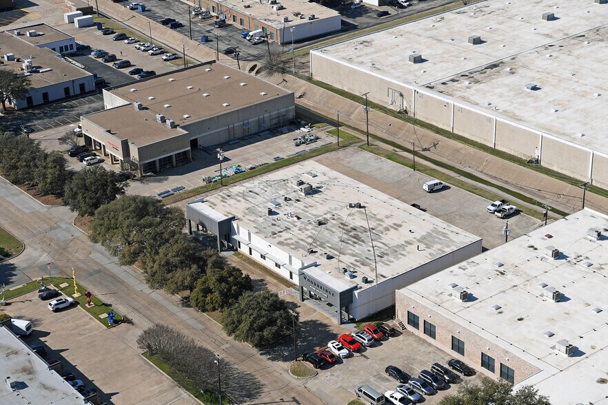 Primary Photo Of 4519 Sigma Rd, Dallas Light Manufacturing For Sale