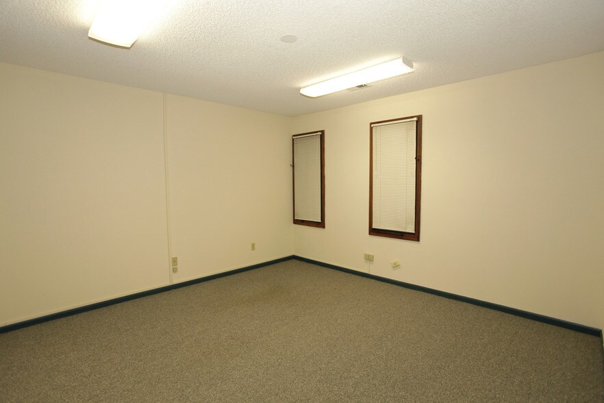 More Photos Of 3701 Shoreline Dr, Orono Coworking Space