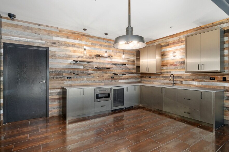 More Photos Of 1180-1198 Heather Dr, Lake Zurich Warehouse For Sale