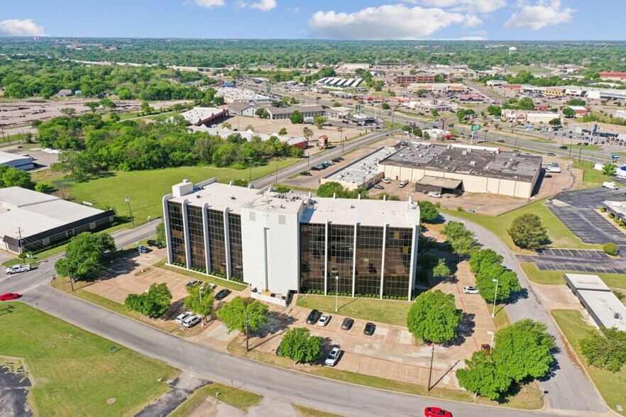 More Photos Of 1800 Teague Dr, Sherman Office For Sale