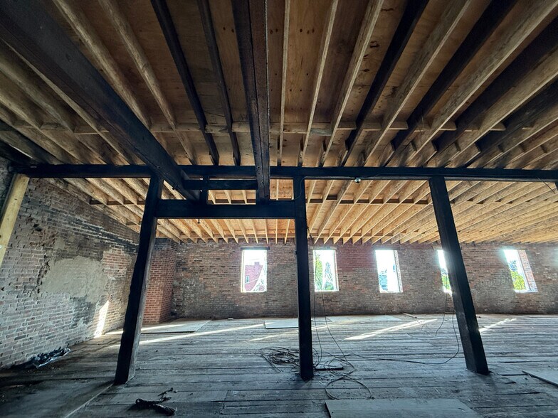 More Photos Of 285 Second St, Troy Warehouse For Sale