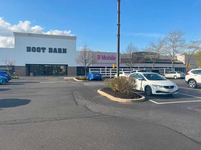 More Photos Of 5147-5151 Sunrise Hwy, Bohemia Unknown For Lease