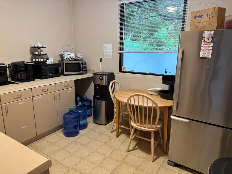 More Photos Of 1128 Broadway St, Longview Office For Sale