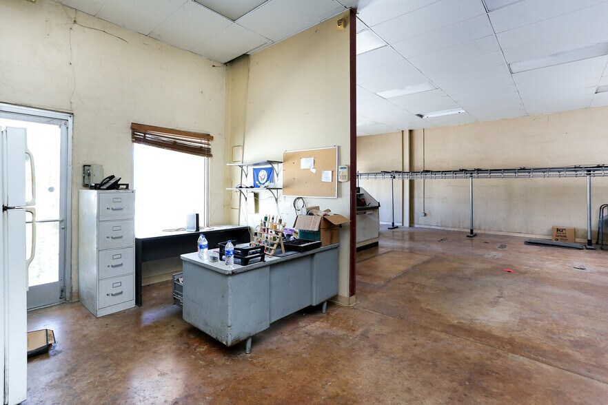 More Photos Of 9262 Culebra Rd, San Antonio Storefront Retail Office For Sale